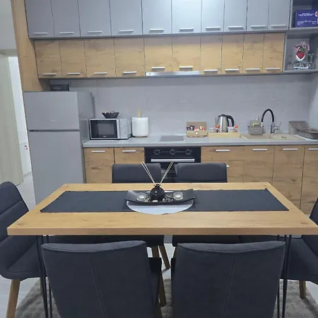 Berta Διαμέρισμα Τούζλα